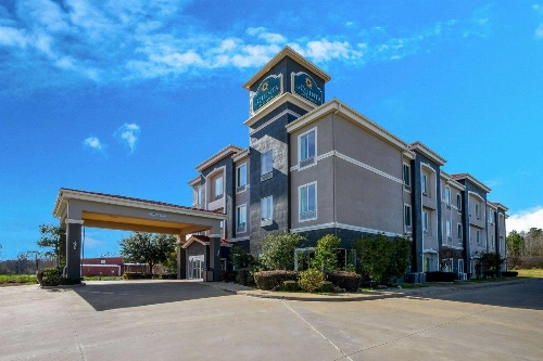 La Quinta Inn & Suites by Wyndham Marshall image 1