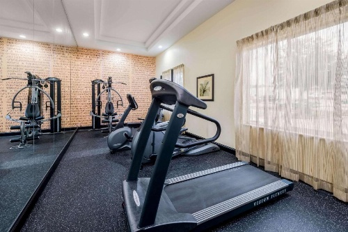 La Quinta Inn & Suites by Wyndham Marshall image 20
