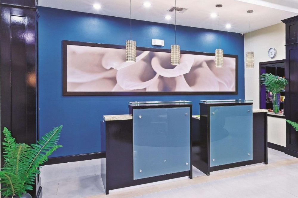 La Quinta Inn & Suites by Wyndham Marshall Image 23