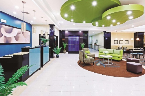 La Quinta Inn & Suites by Wyndham Marshall image 24