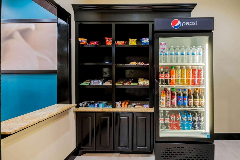 La Quinta Inn & Suites by Wyndham Marshall Main image