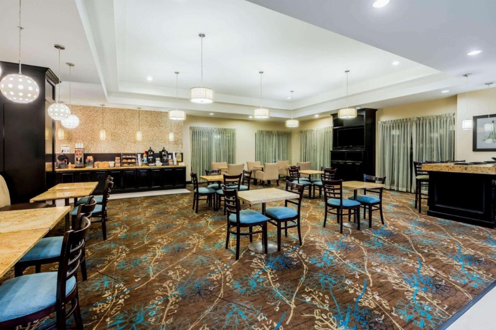 La Quinta Inn & Suites by Wyndham Marshall