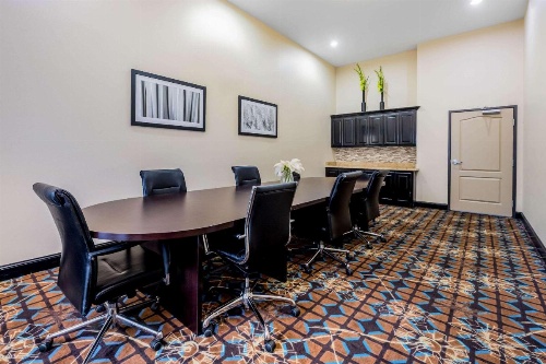 La Quinta Inn & Suites by Wyndham Marshall image 8